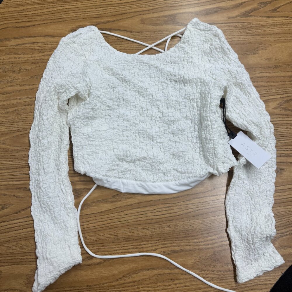 NWT ASTR The Label White Crinkled Long Sleeve Top- Size M
